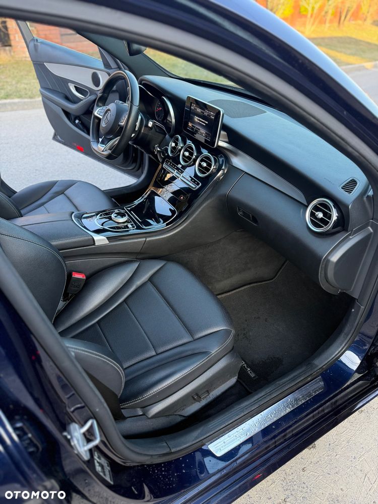 Mercedes-Benz Klasa C 220 d 4-Matic 9G-TRONIC - 23