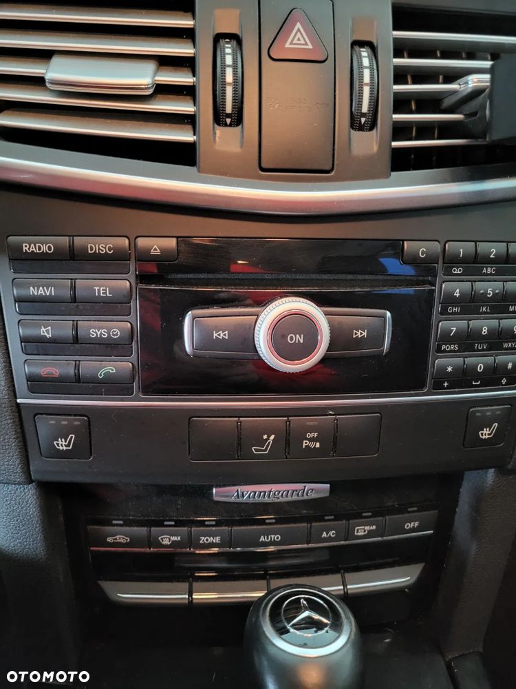 Mercedes-Benz Klasa E 200 CDI DPF BlueEFFICIENCY 7G-TRONIC Avantgarde - 21