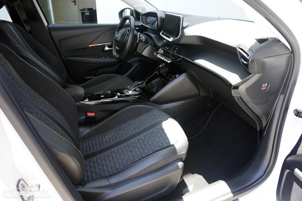 Peugeot 208 PureTech 100 EAT8 Allure - 7