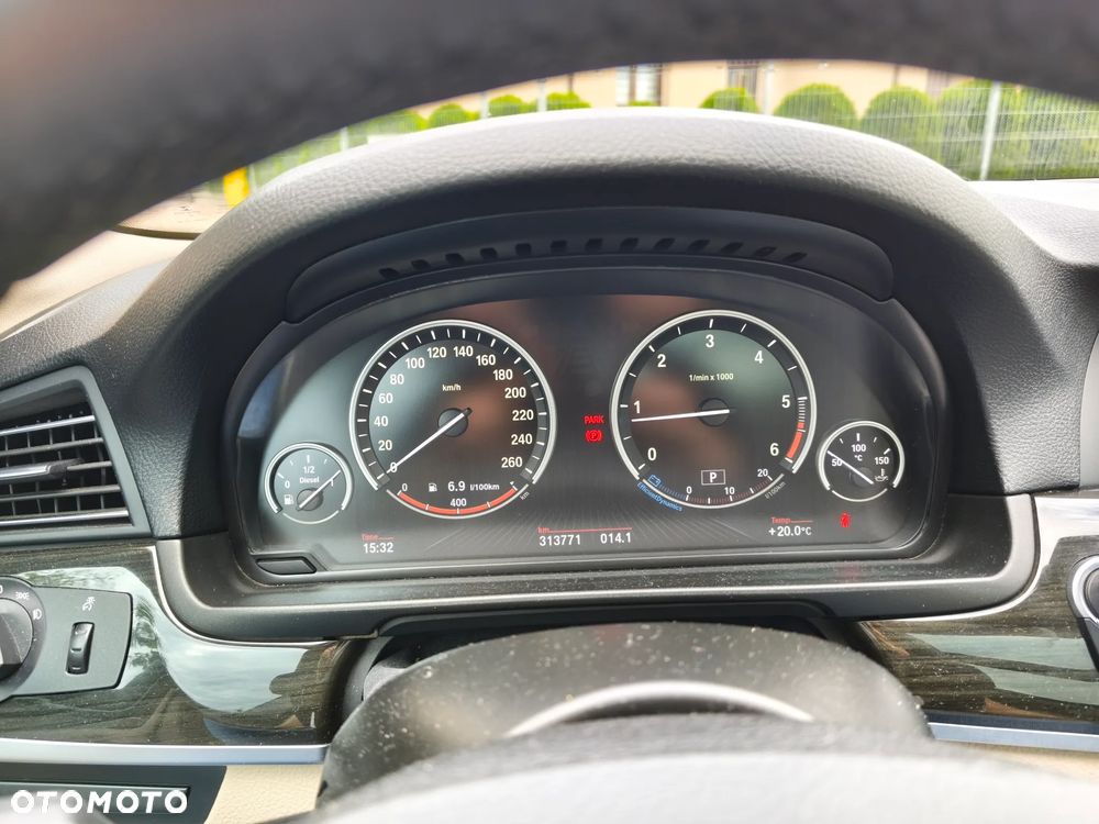 BMW Seria 5 525d xDrive - 13