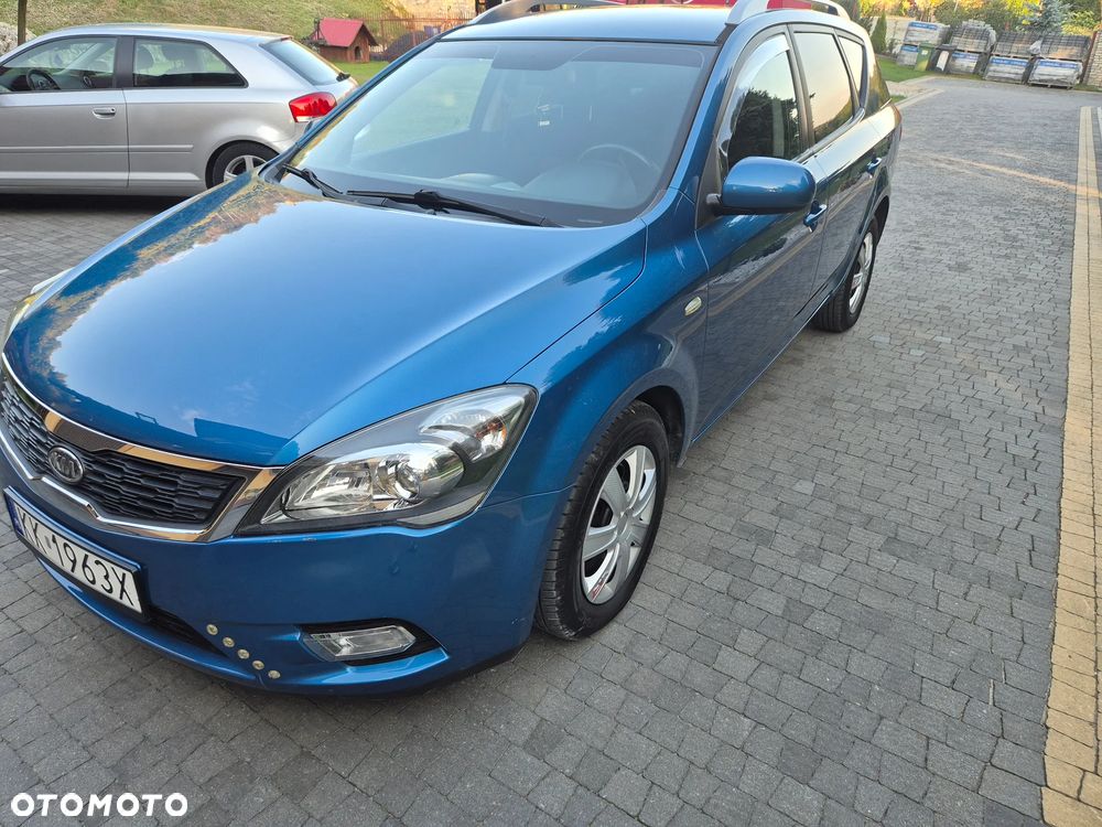 Kia Ceed - 4