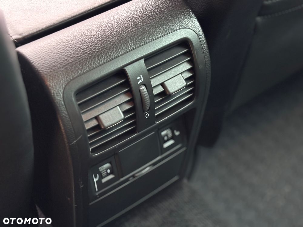Volkswagen Passat 2.0 TDI Individual - 24