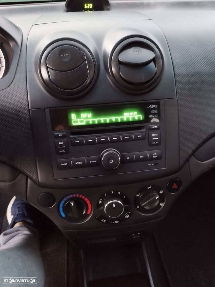 Chevrolet Aveo 1.2 LS - 25