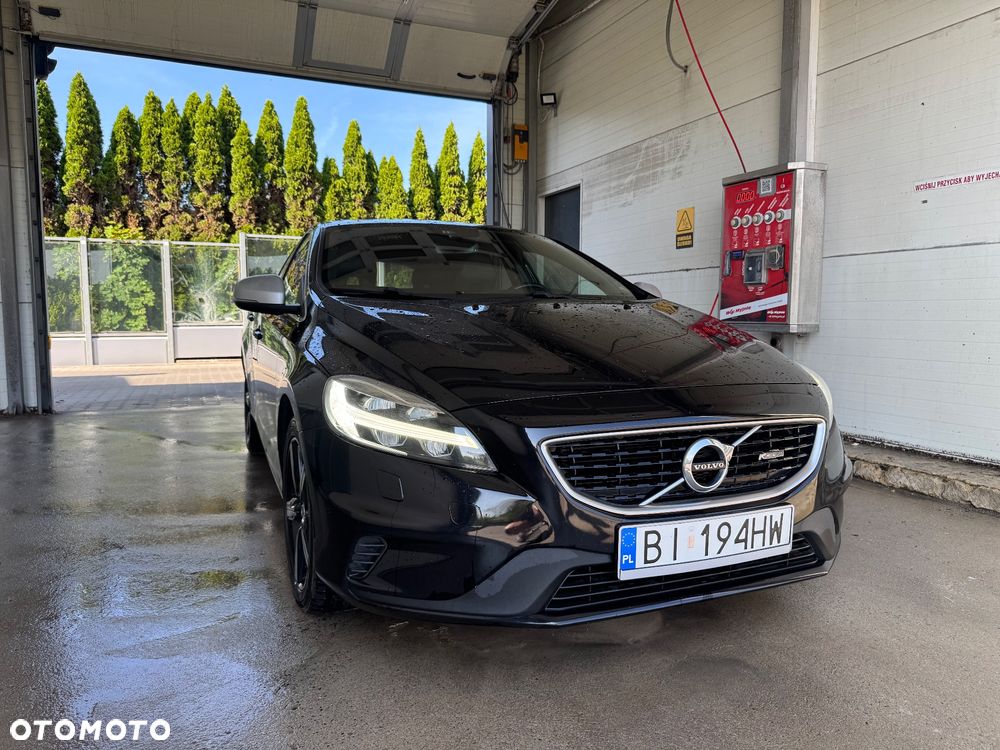 Volvo V40 D2 Drive-E R-Design Momentum - 1