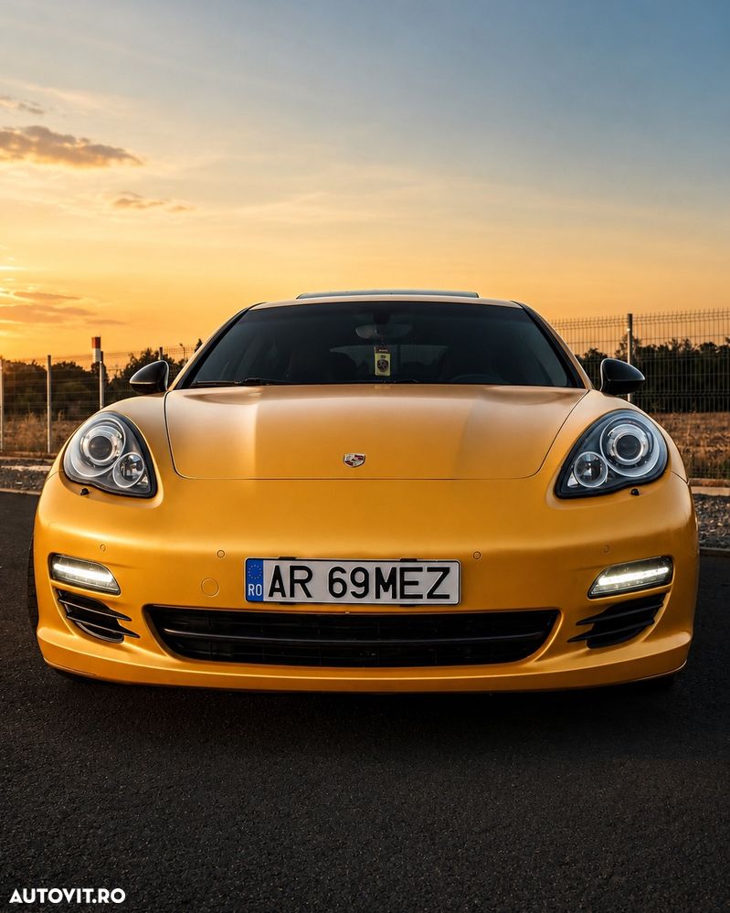 Porsche Panamera - 4