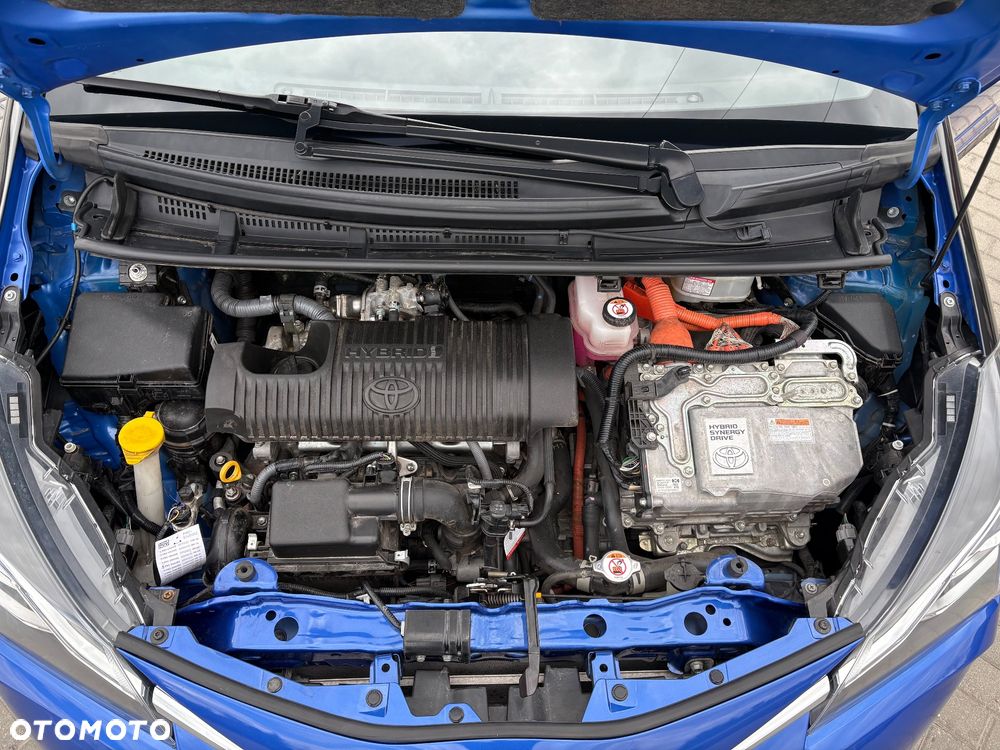 Toyota Yaris Hybrid 100 Selection Passion - 16