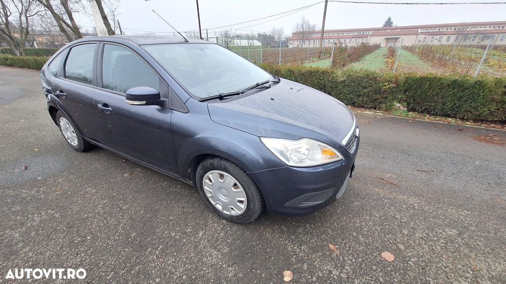 Ford Focus 1.4i Trend - 11