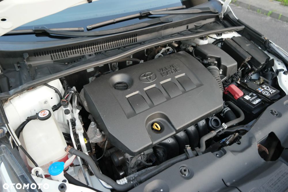 Toyota Avensis 1.8 Active - 34