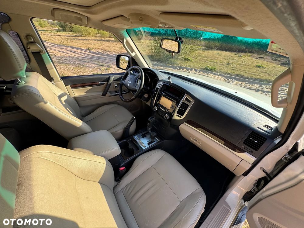 Mitsubishi Pajero - 11