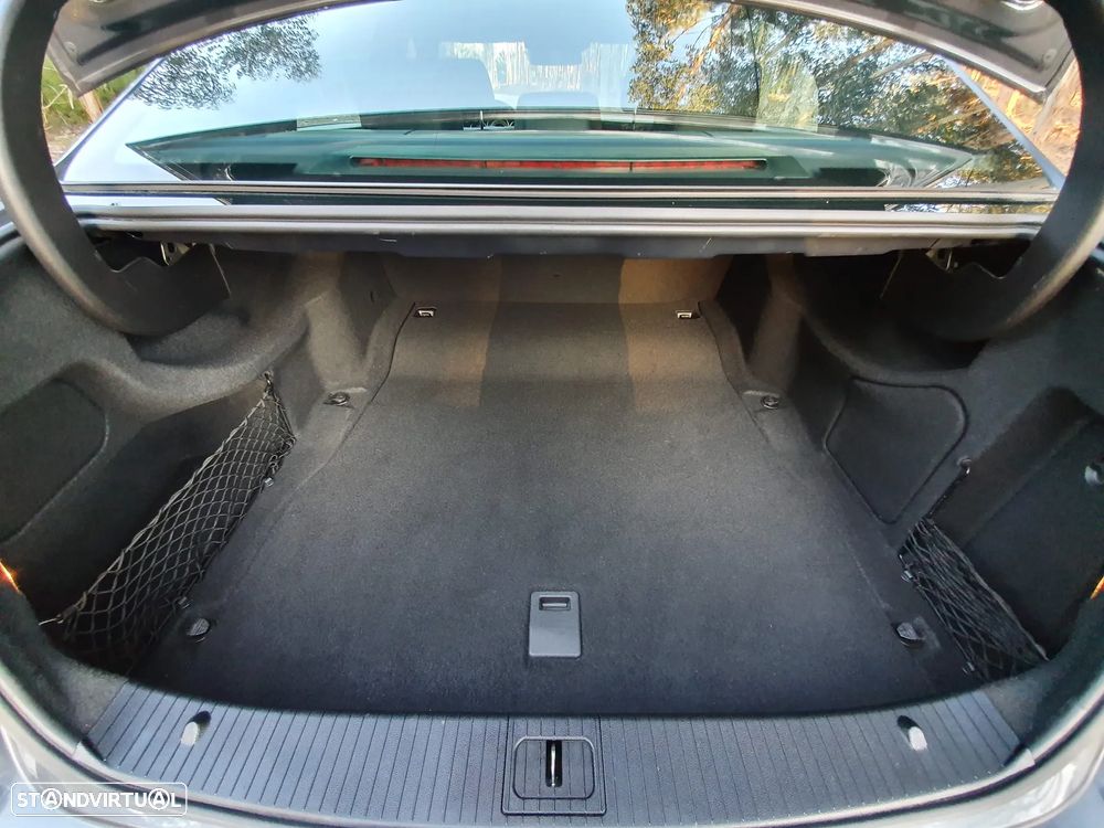 Mercedes-Benz E 300 Bluetec Hybrid Avantgarde - 19