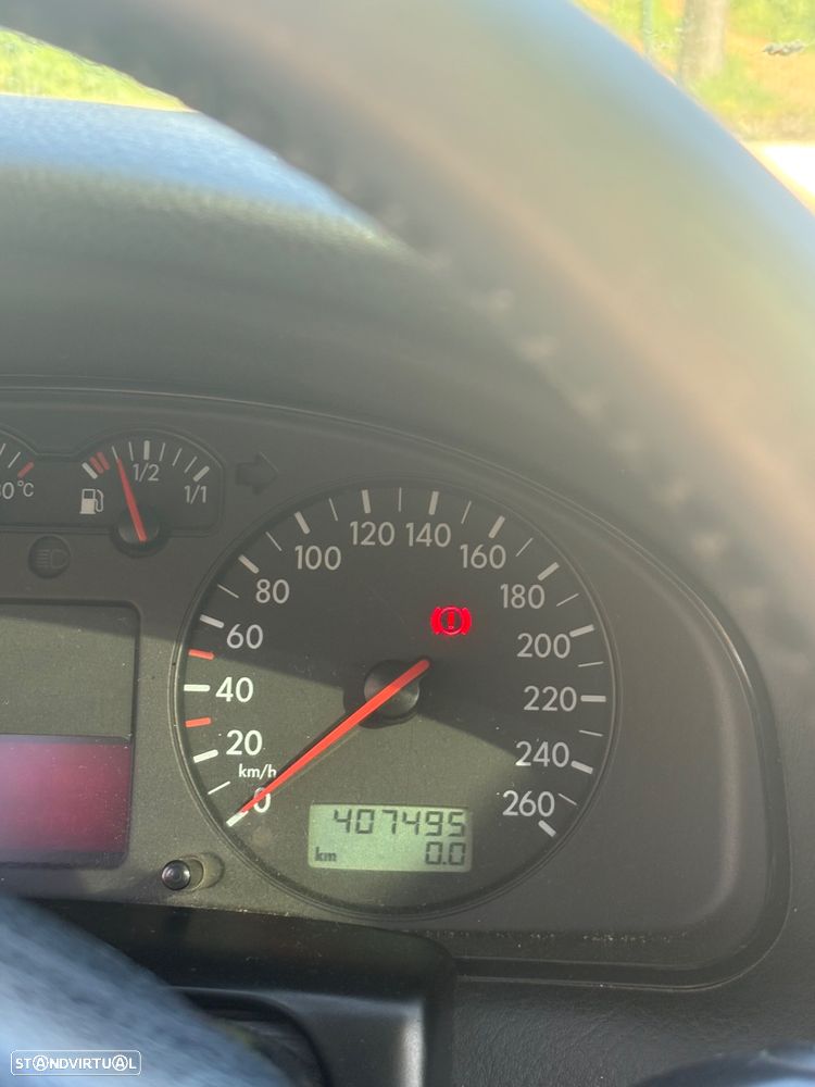 VW Passat Variant 2.5 TDi Highline - 5