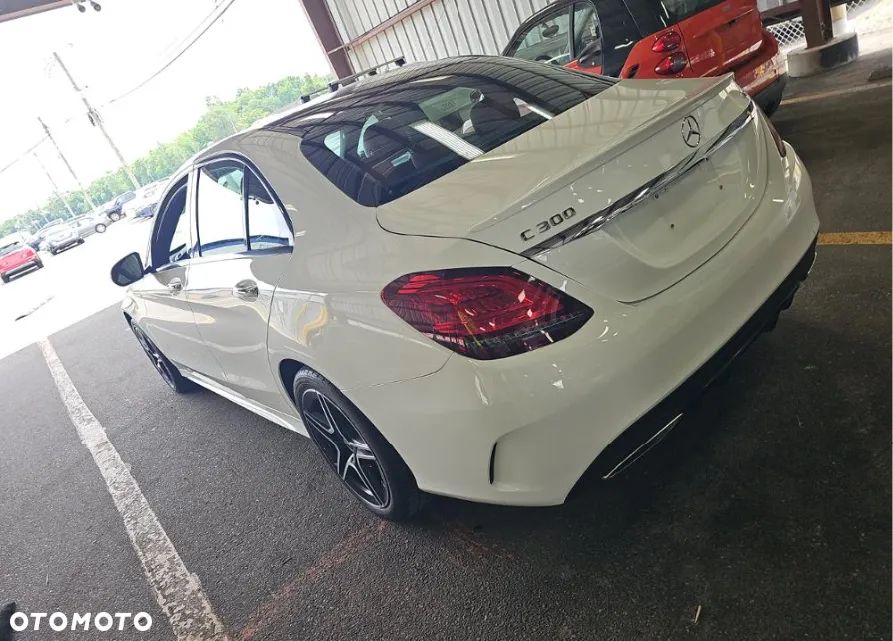 Mercedes-Benz Klasa C 300 4Matic 9G-TRONIC AMG Line - 5