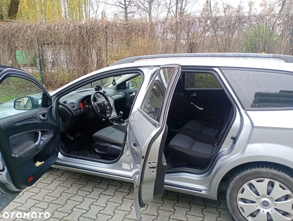 Ford Mondeo 1.6 Ambiente - 11