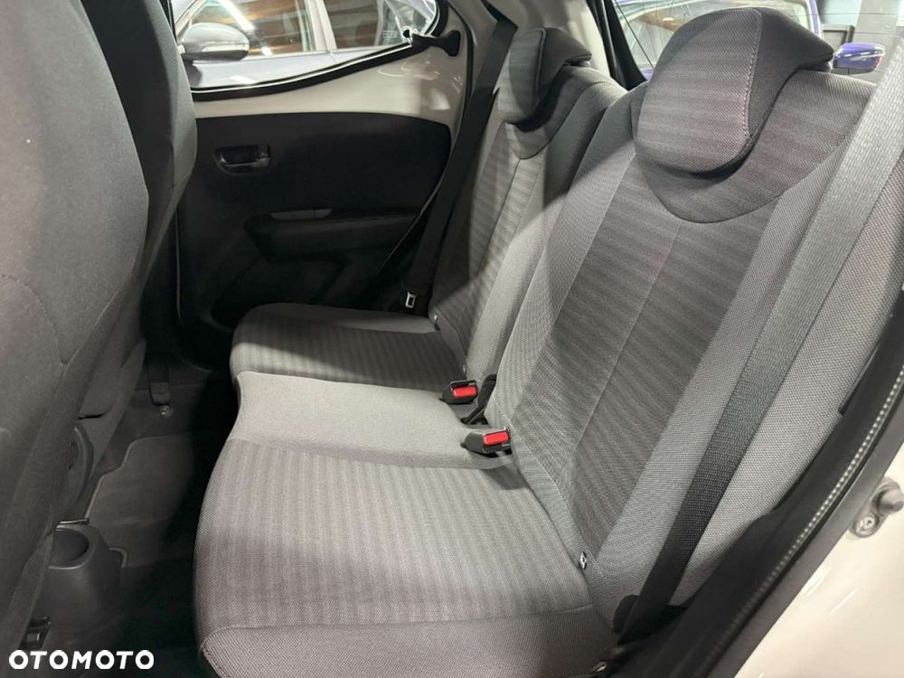 Toyota Aygo x-play connect - 30