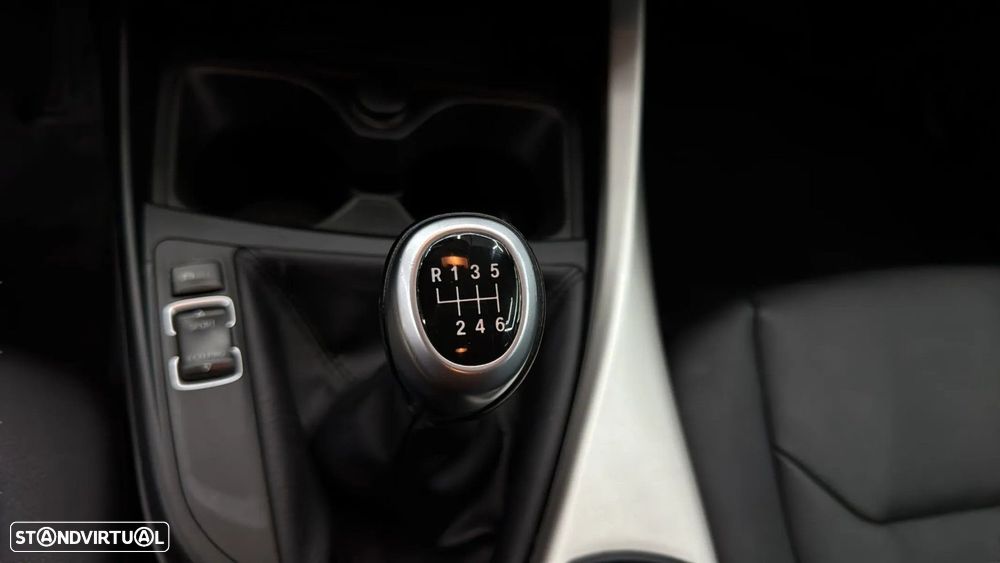 BMW 118 d Line Urban - 14