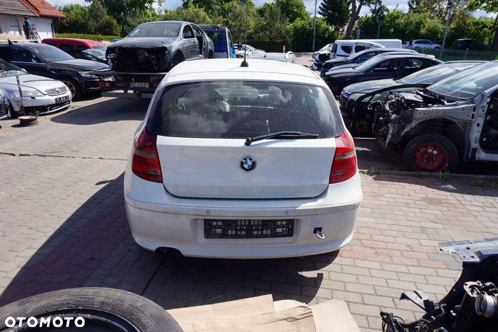 BMW 1 E81 LIFT 3D HB 2007 300 2.0 D N47D20A 142KM GS6-17DG TBGO BIAŁY ALPINWEISS na części - 4