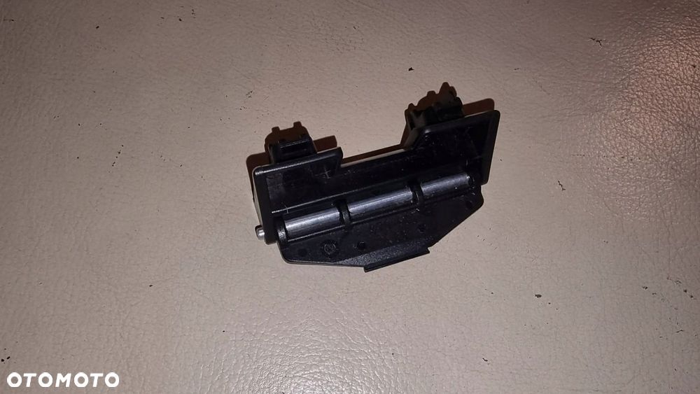 ZAWIAS KLAPKI WLEWU PALIWA BMW 8 E31 850 840 - 2
