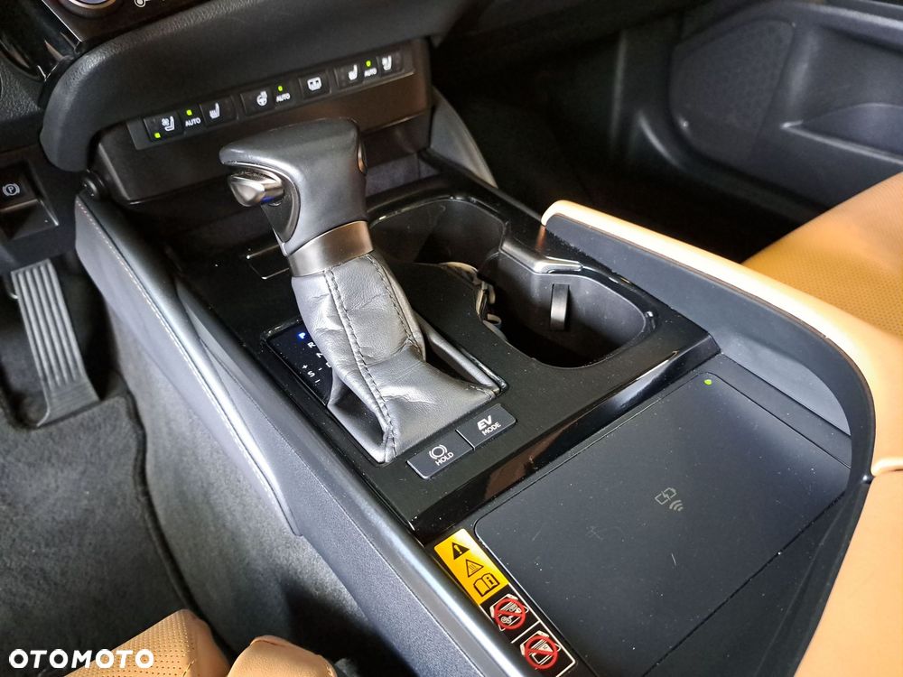 Lexus ES 300h Prestige - 31