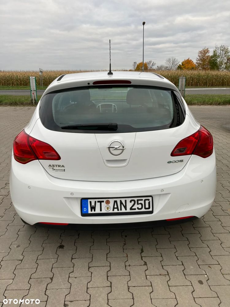 Opel Astra 1.4 EcoFLEX Cosmo - 4