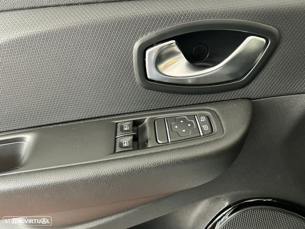 Renault Clio 0.9 TCe Limited Bi-Fuel - 28