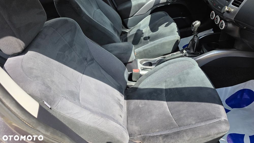 Mitsubishi Outlander 2.0 DI-D 4WD Inform - 20