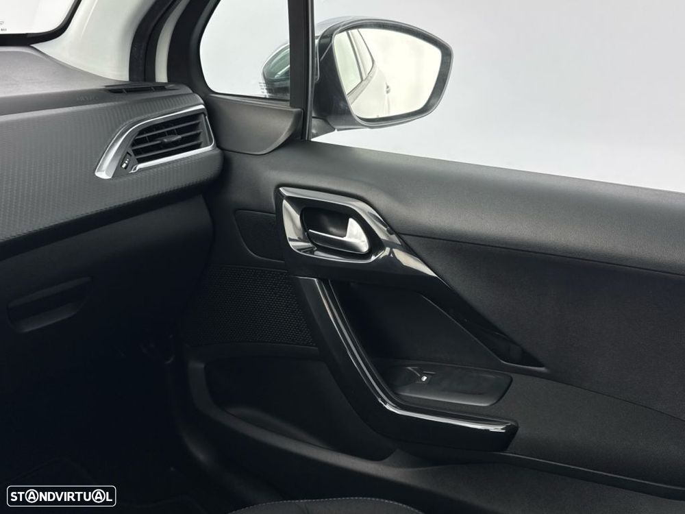 Peugeot 208 1.2 PureTech Allure - 21