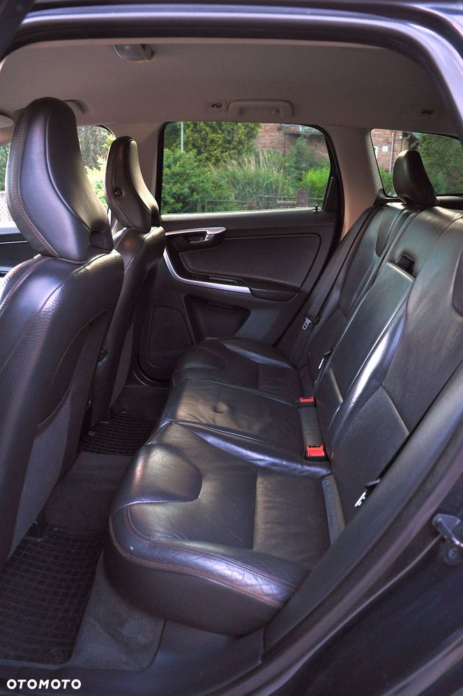 Volvo XC 60 2.4D AWD Momentum - 22