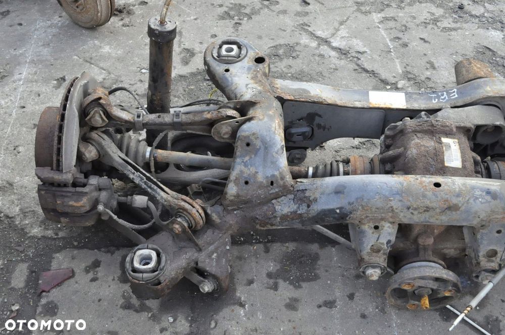 BMW E82 2.0d ZAWIESZENIE BELKA TYŁ MOST 7572804 3.15 PÓŁOSIE +ZACISKI - 8