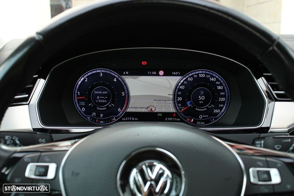 VW Passat Variant 1.6 TDI Highline DSG - 25