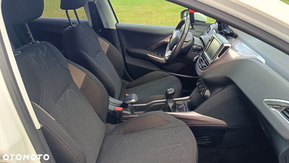 Peugeot 2008 1.2 Pure Tech Style - 11