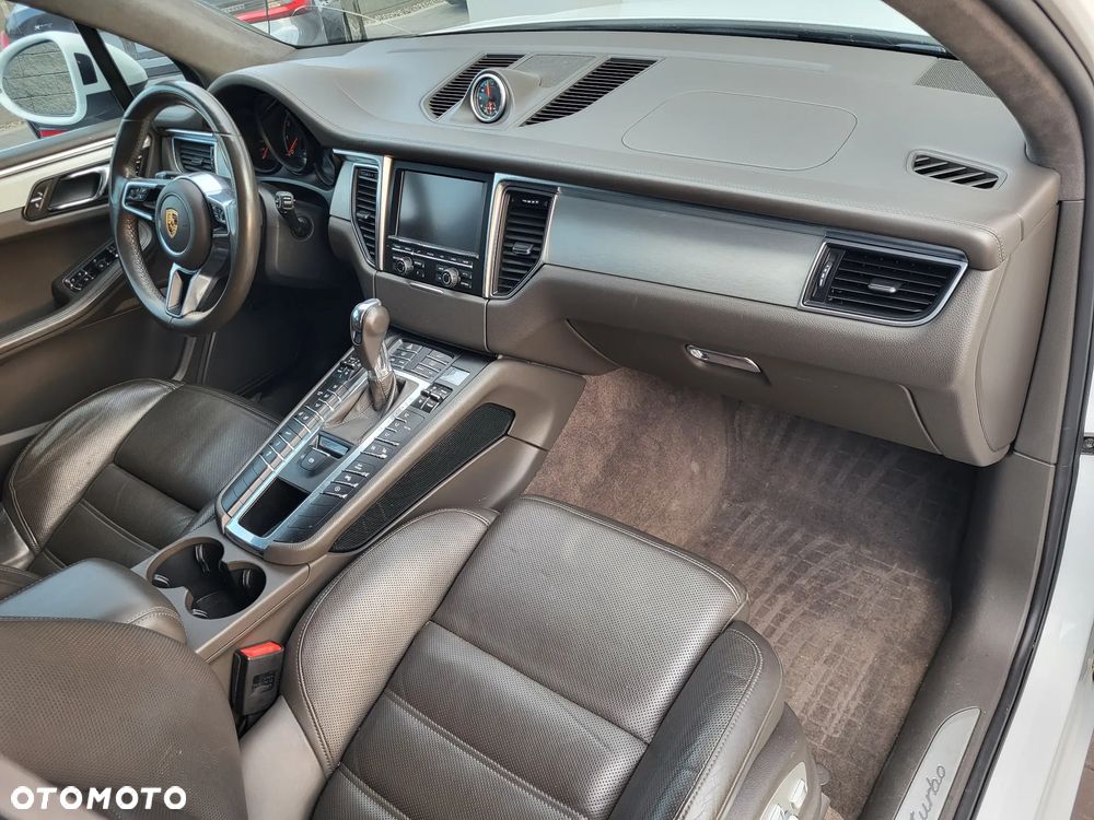 Porsche Macan Turbo PDK - 12