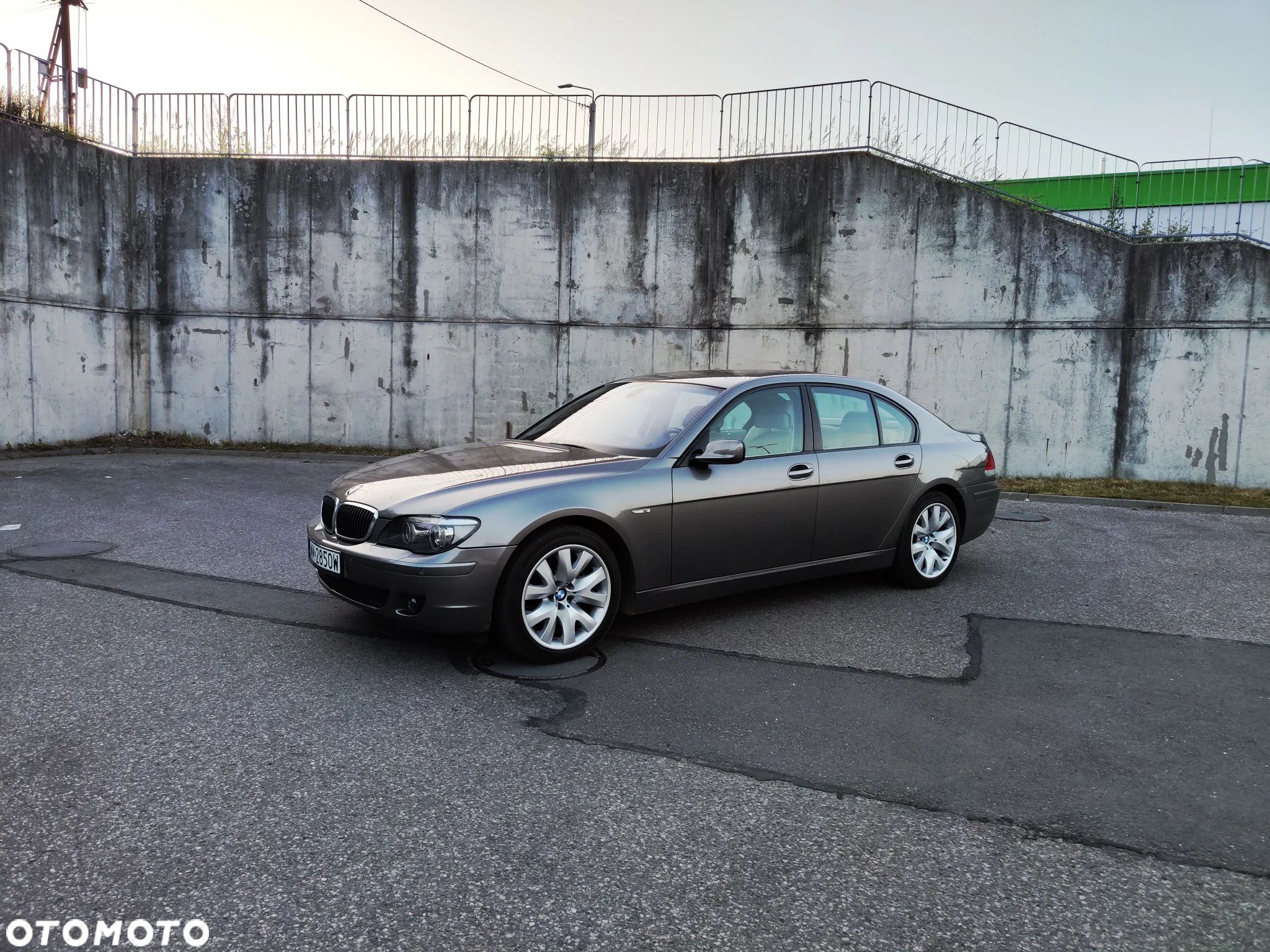 BMW Seria 7 750i - 1