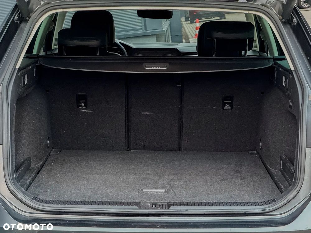 Volkswagen Passat Variant - 35
