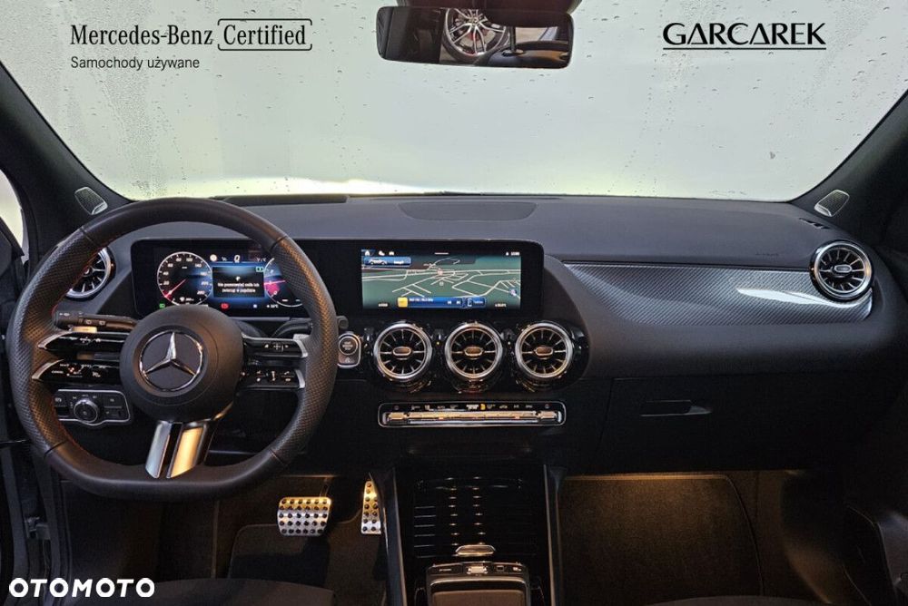 Mercedes-Benz GLA - 16