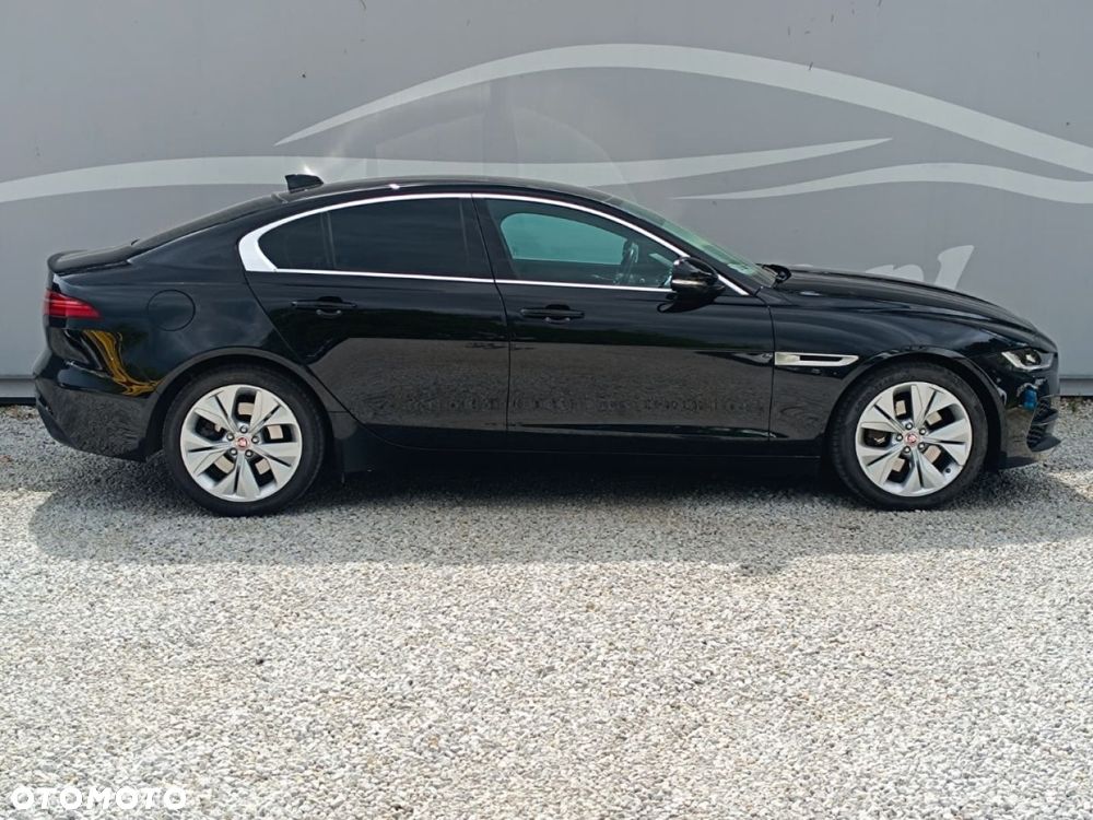 Jaguar XE - 13