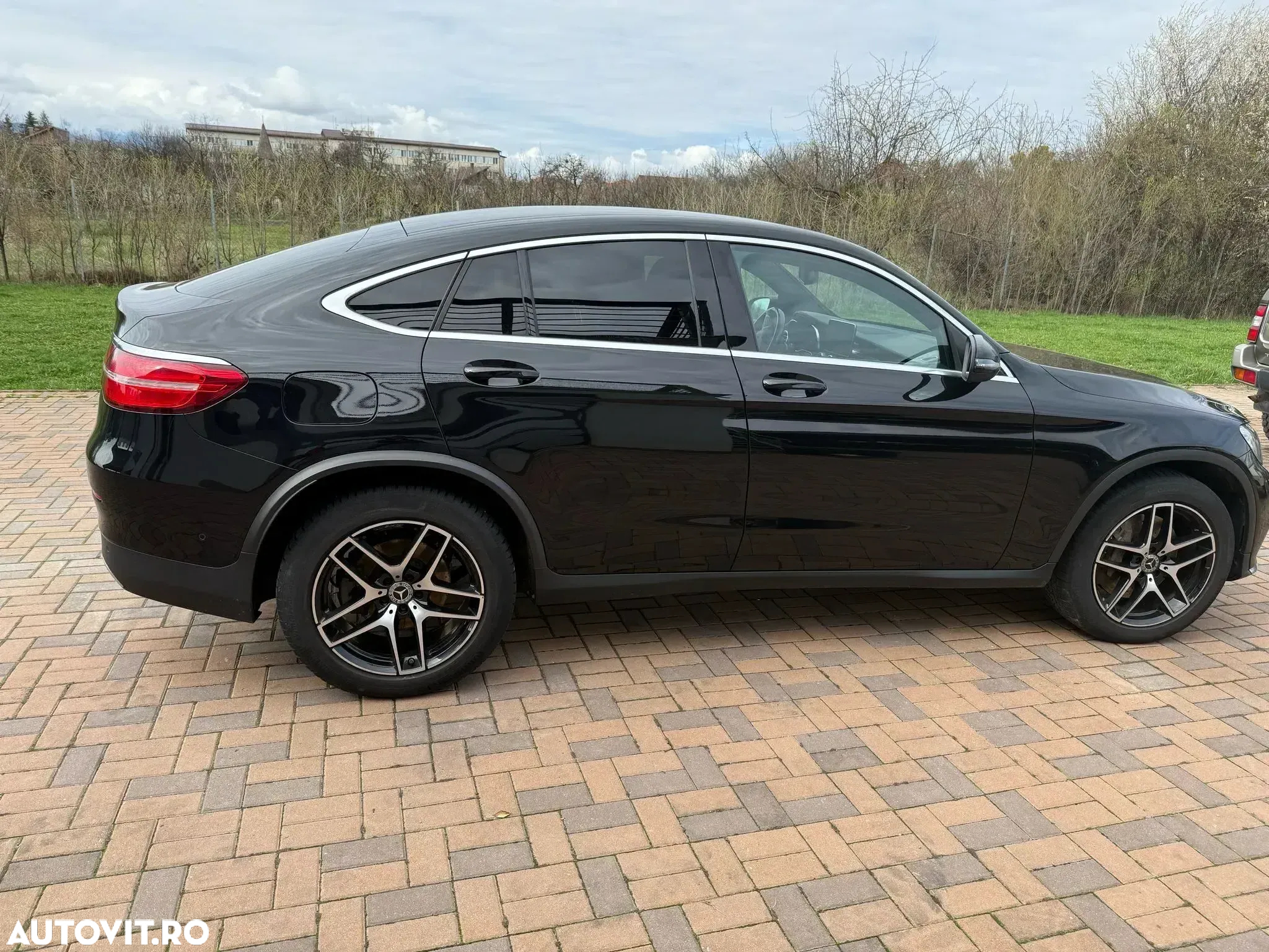 Mercedes-Benz GLC 220 d 4Matic 9G-TRONIC AMG Line - 2