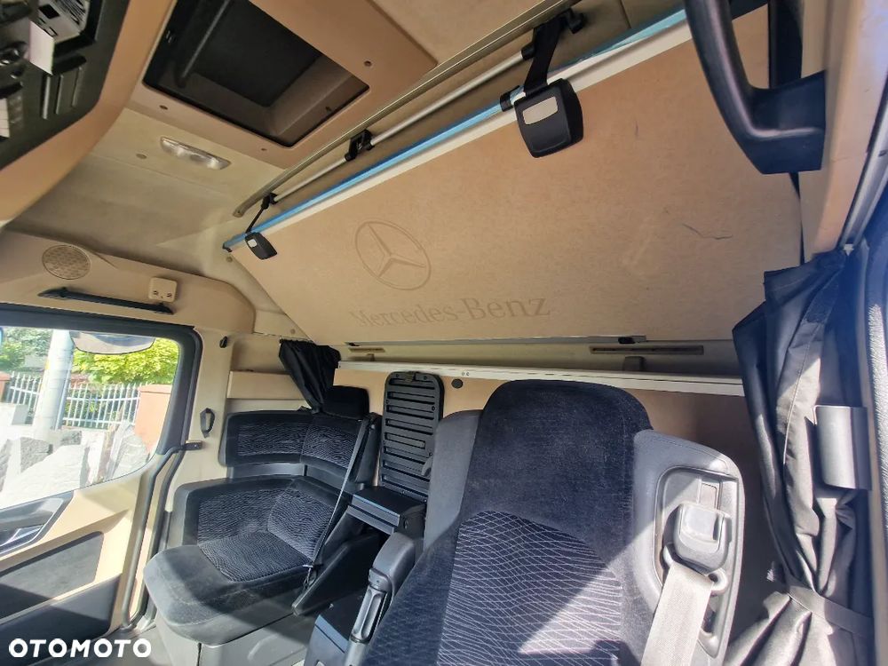 Mercedes-Benz ACTROS - 18