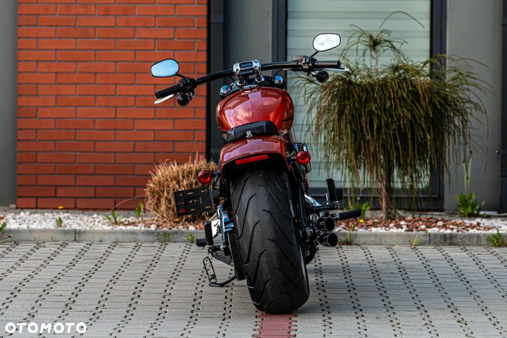 Harley-Davidson Softail Breakout - 6