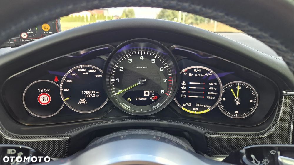 Porsche Panamera 4 E-Hybrid - 34
