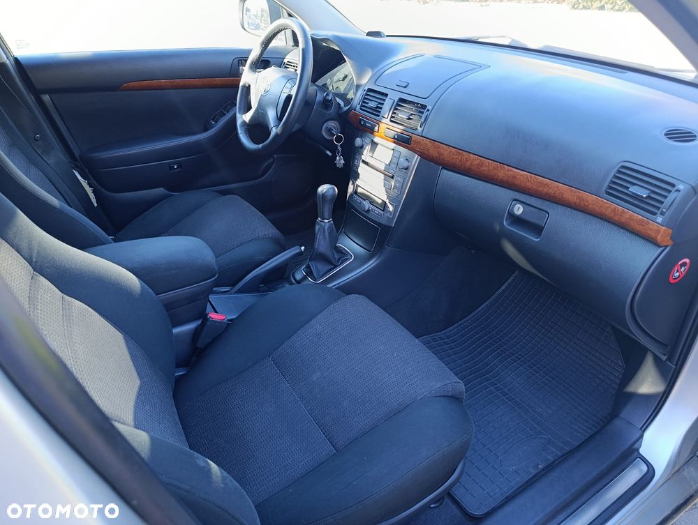 Toyota Avensis 1.8 VVT-i Sol - 19