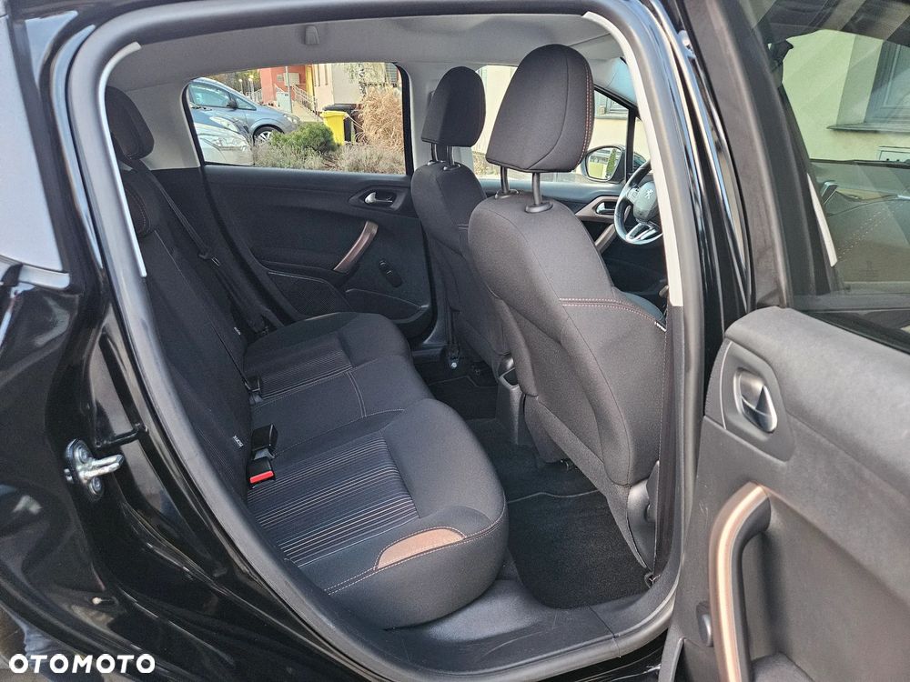 Peugeot 208 82 VTI Style - 11