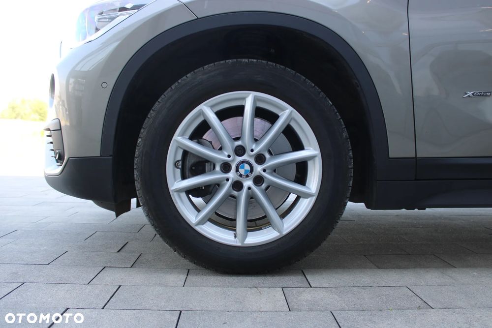 BMW X1 xDrive20i Advantage - 11