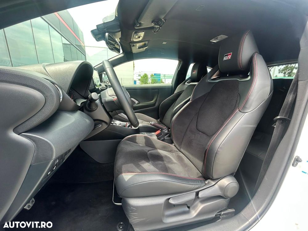 Toyota Yaris - 12