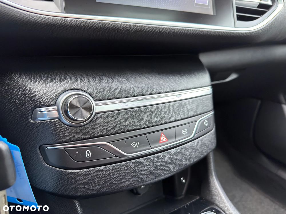 Peugeot 308 1.6 BlueHDi Allure S&S - 29