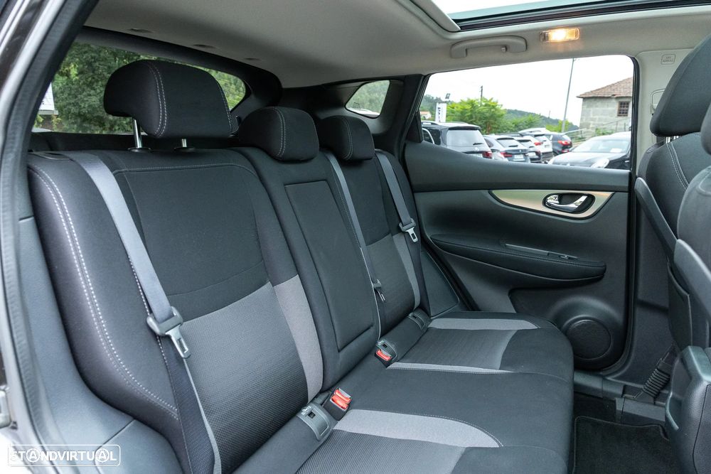 Nissan Qashqai 1.5 dCi N-Connecta - 26