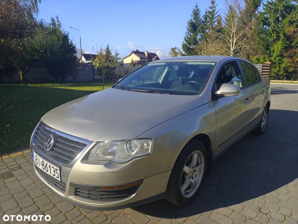 Volkswagen Passat - 1