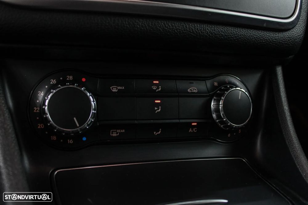 Mercedes-Benz CLA 200 d Shooting Brake AMG Line - 38