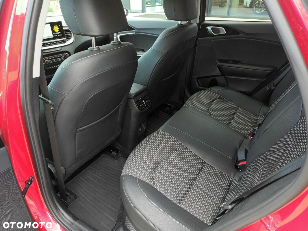 Kia XCeed - 16