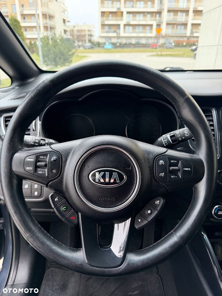 Kia Carens 1.7 CRDi XL 7os - 22