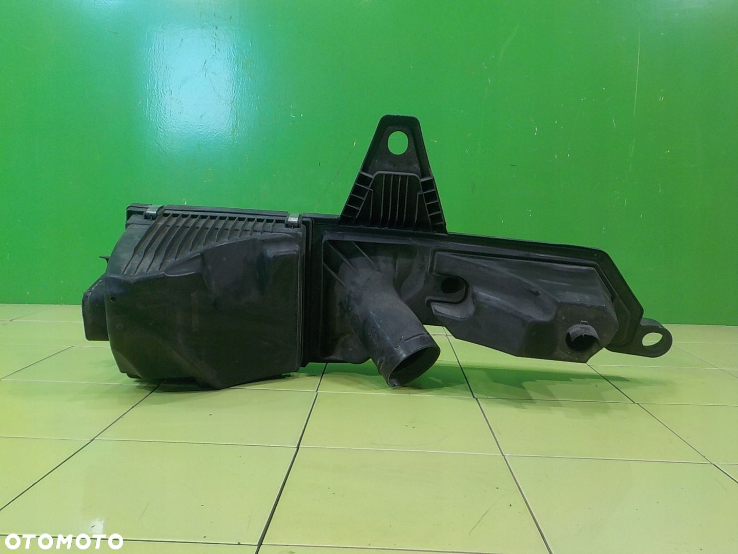 BMW 1 F20 1.6 D 12r HB 5D obudowa filtra powietrza 13718511655 - 2